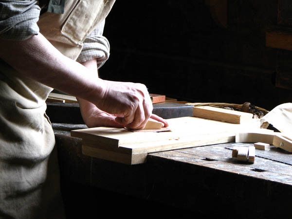 Nacemos de la influencia y formaciÃ³n  heredada en el sector de la <strong>carpinterÃ­a de madera y ebanisterÃ­a  en Sant Feliu de Codines.</strong>